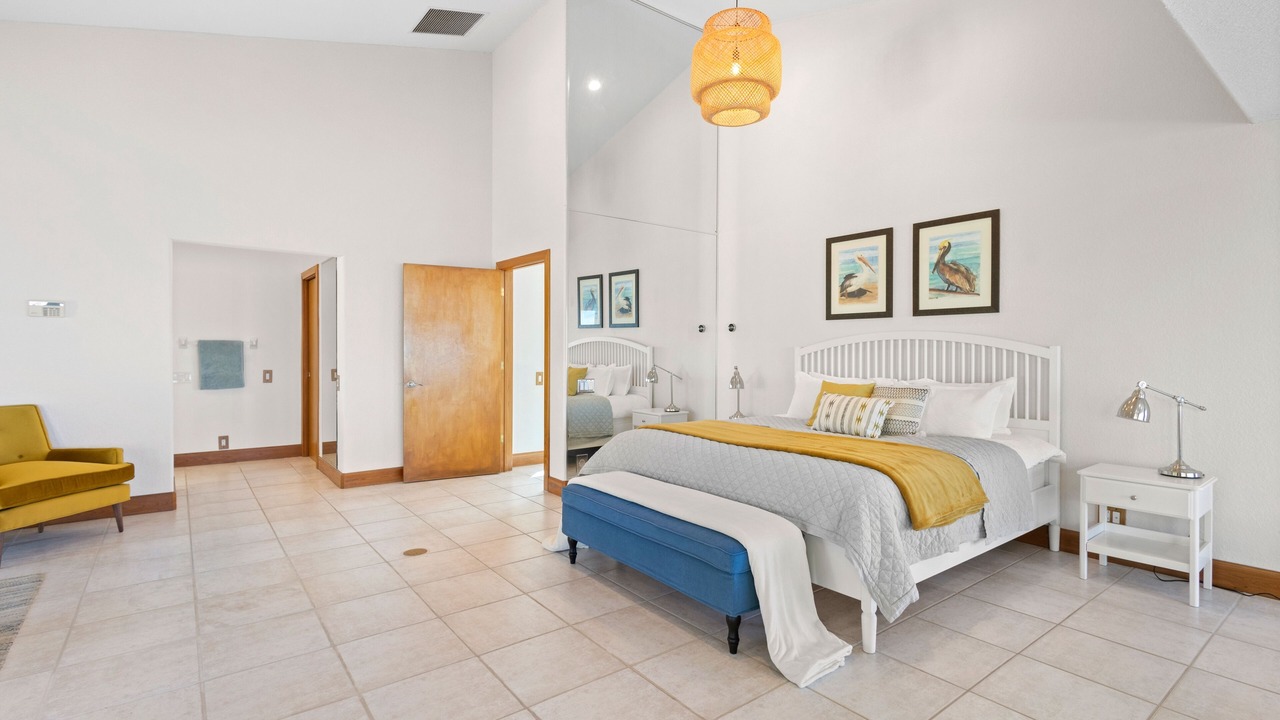 Photo of Bedroom in Bayshore Gardens