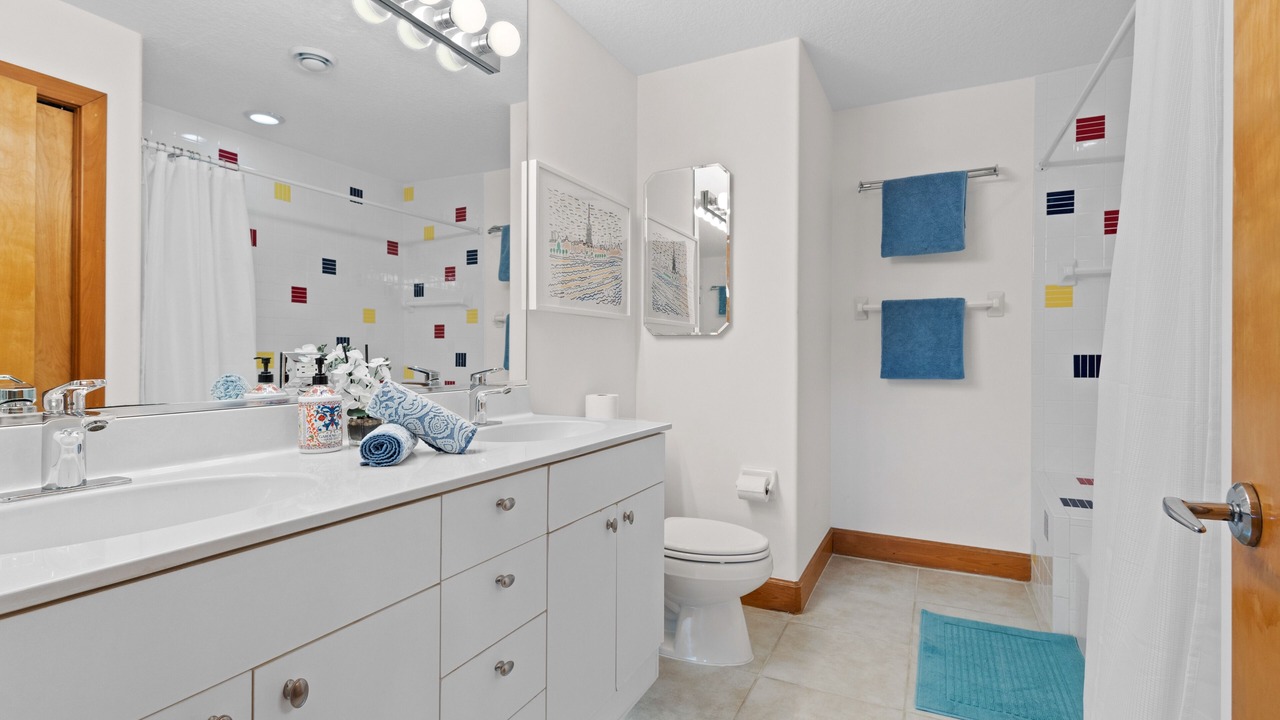 Photo of Bathroom in Bayshore Gardens