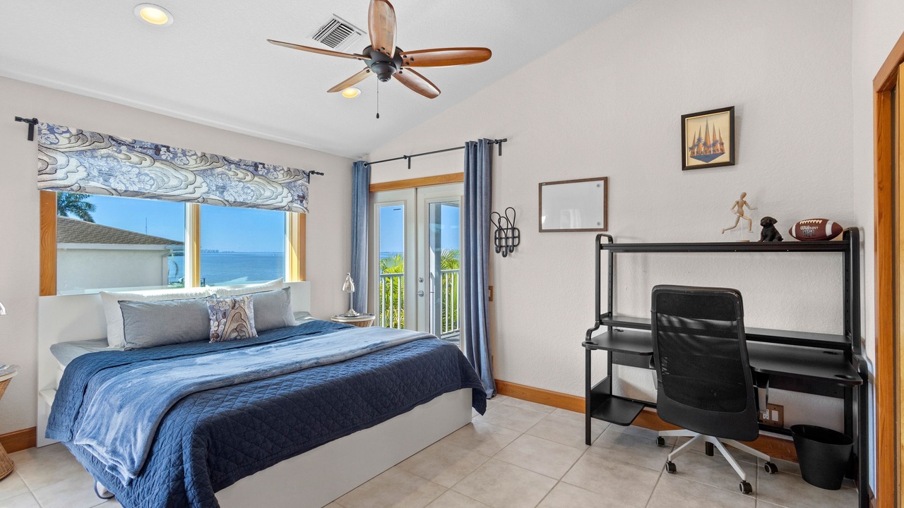 Photo of Bedroom in Bayshore Gardens