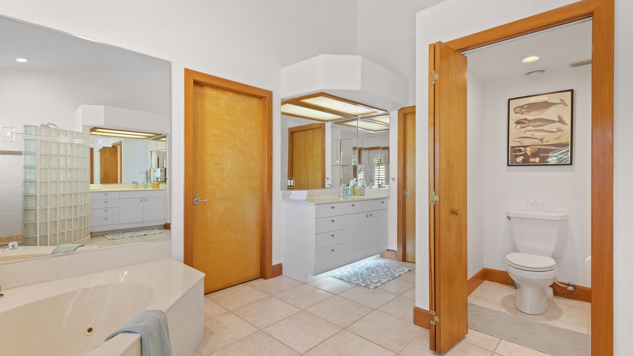 Photo of Bathroom in Bayshore Gardens