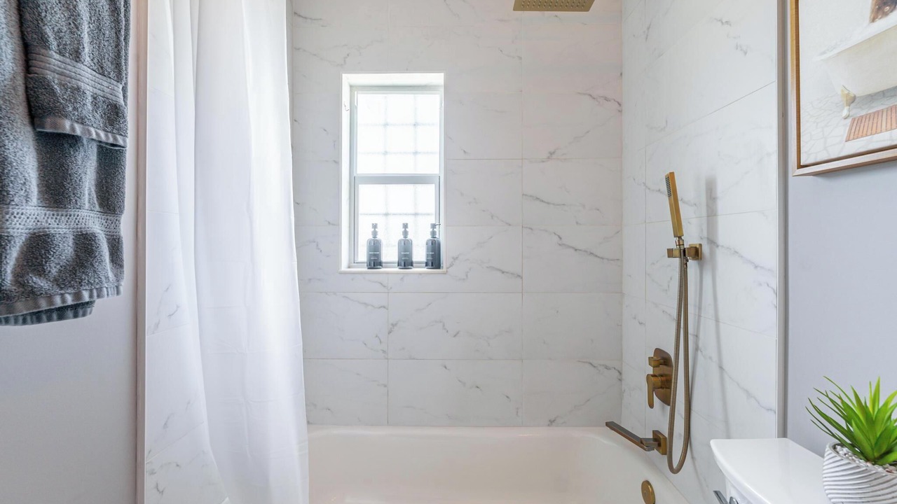 Photo of Bathroom in Poiciana Park II