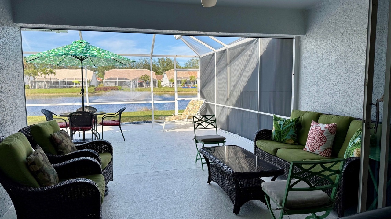 Photo of Livingroom in Vanderbilt Beach