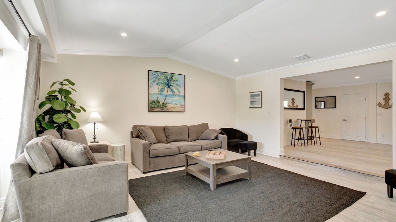 Photo of Livingroom in Hunt Club