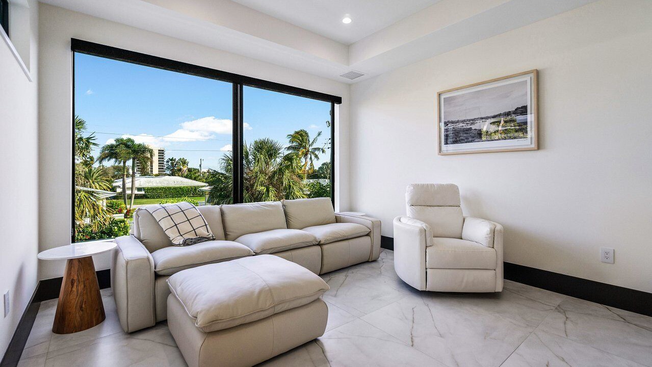 Photo of Livingroom in Juno Beach