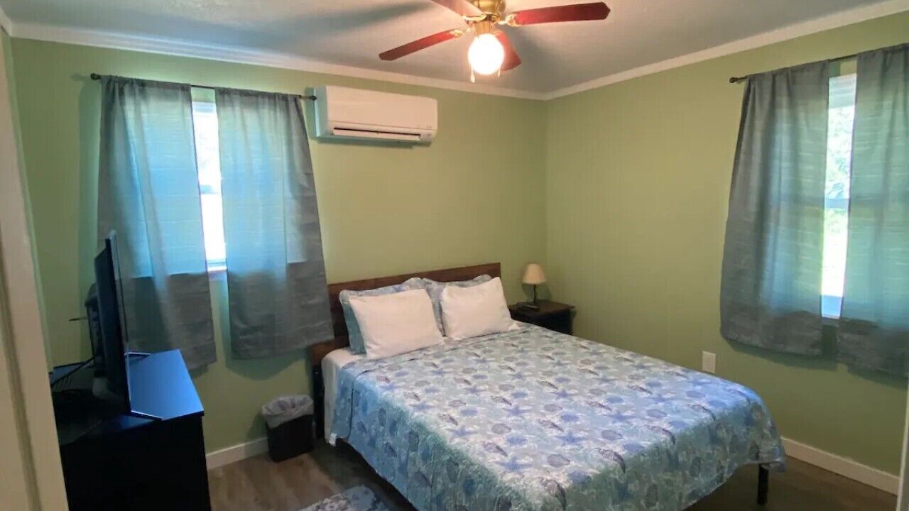 Photo of Bedroom in Eastpoint