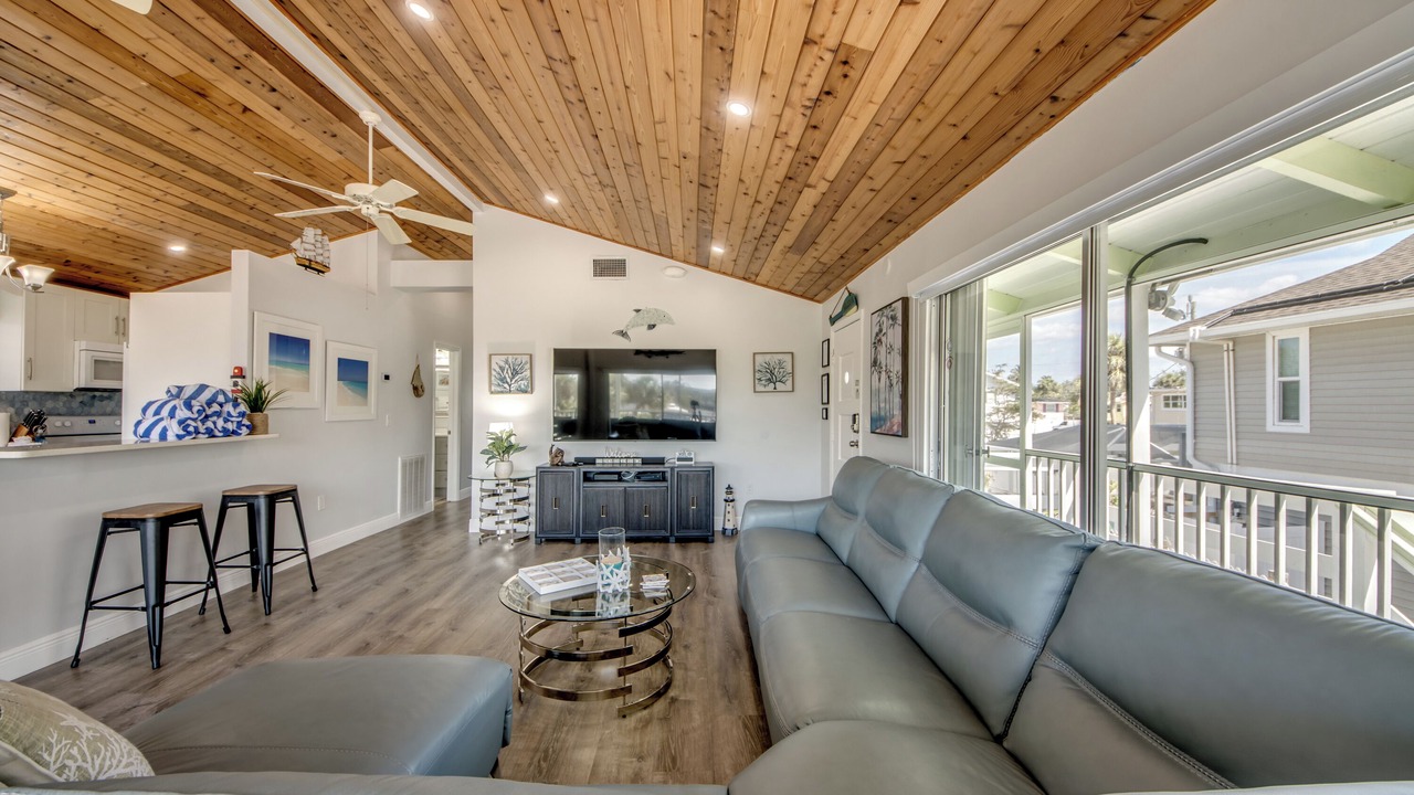 Photo of Livingroom in Mid Island