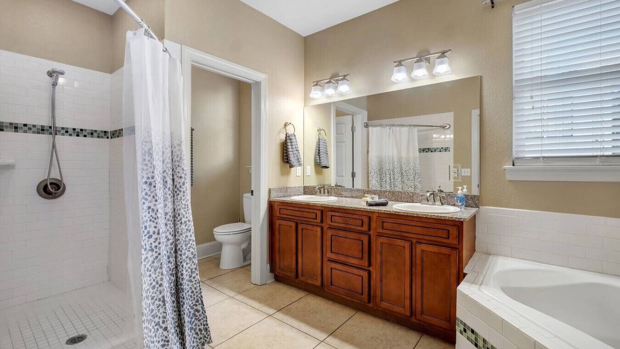 Photo of Bathroom in Governor's Walk
