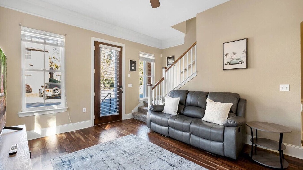 Photo of Livingroom in Governor's Walk