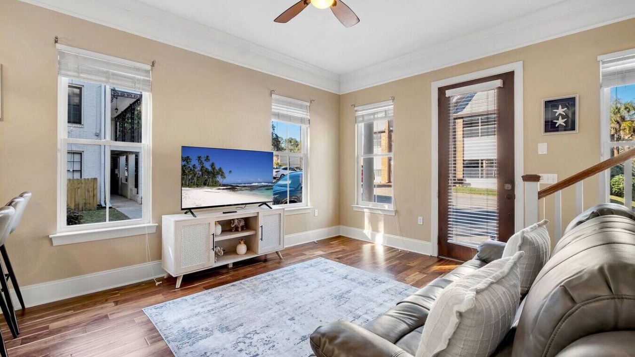 Photo of Livingroom in Governor's Walk