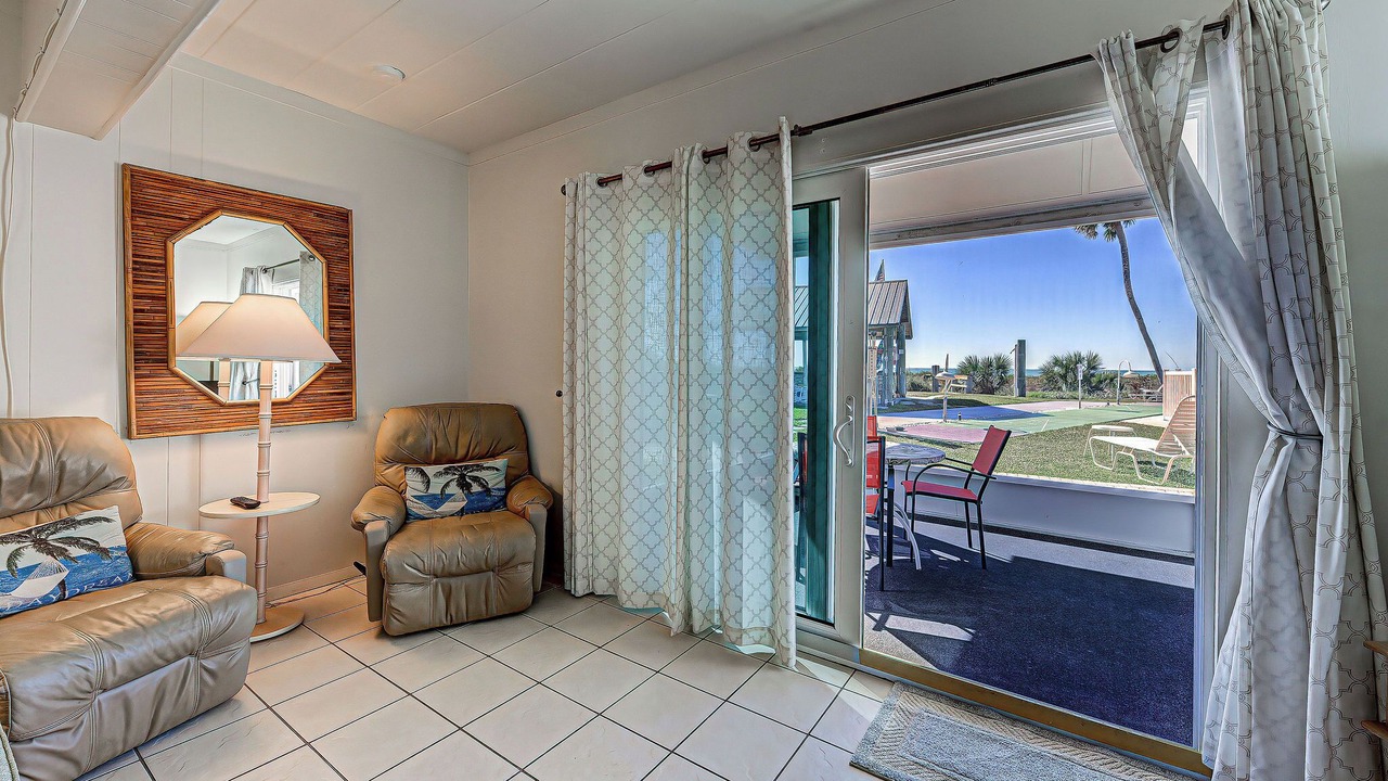 Photo of Livingroom in Golden Beach
