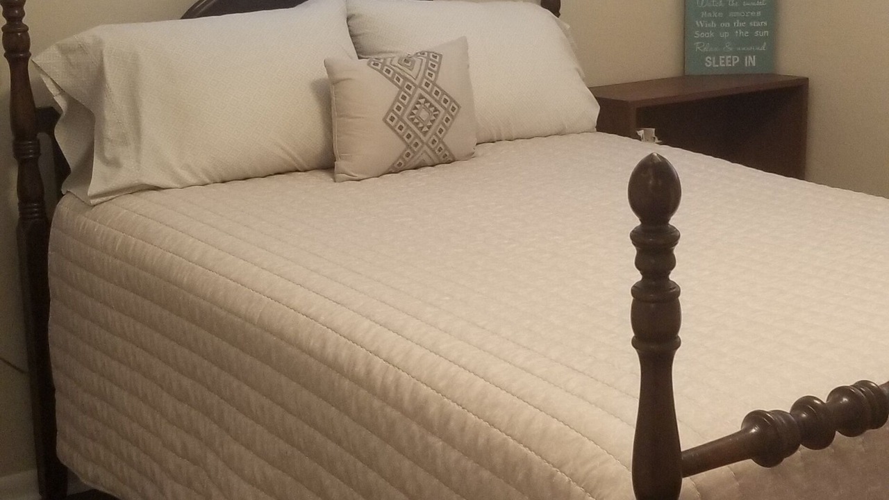 Photo of Bedroom in Putnam Hall