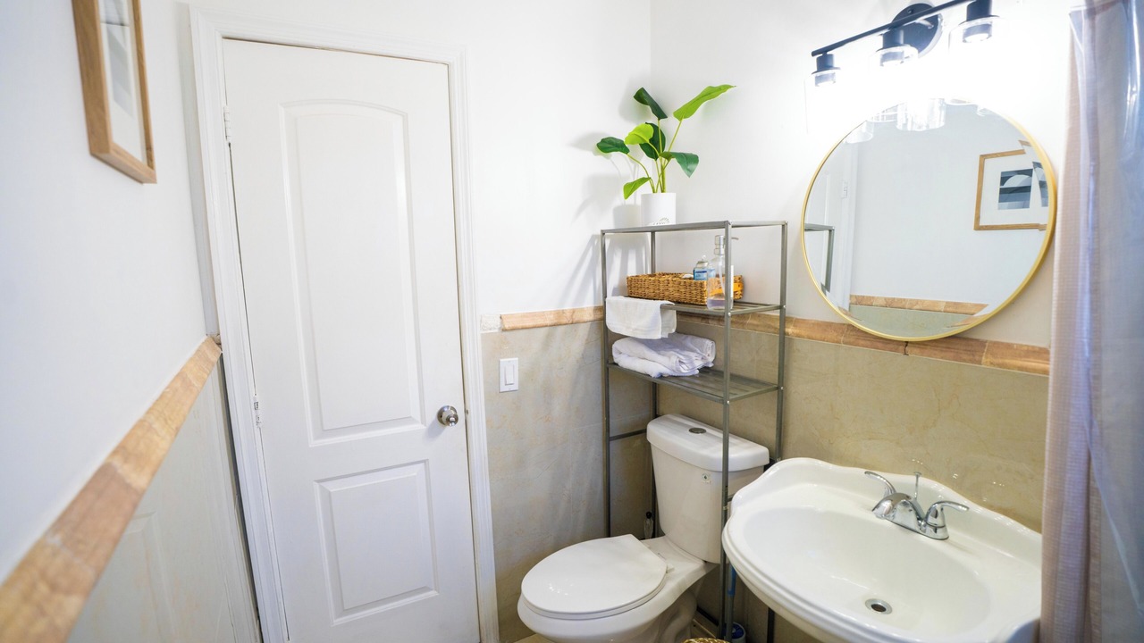 Photo of Bathroom in Golden Glades