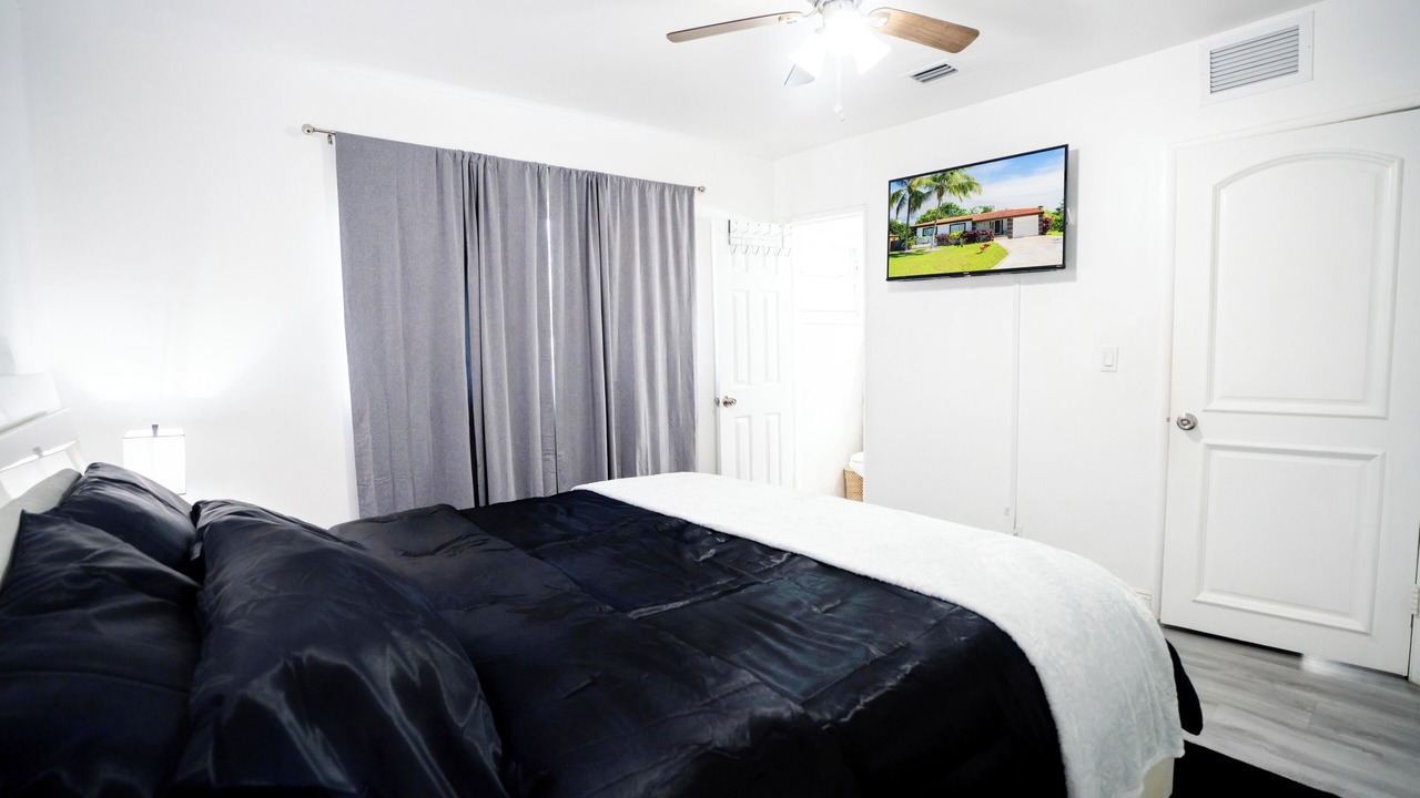 Photo of Bedroom in Golden Glades