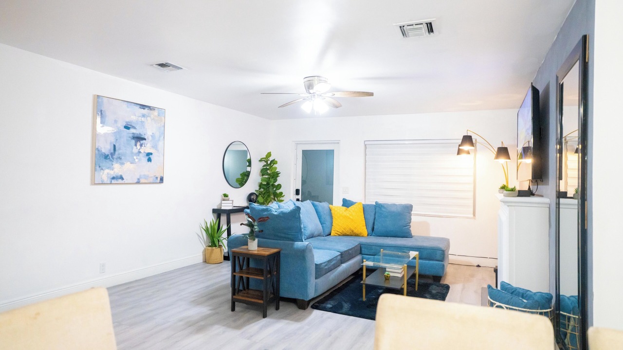 Photo of Livingroom in Golden Glades