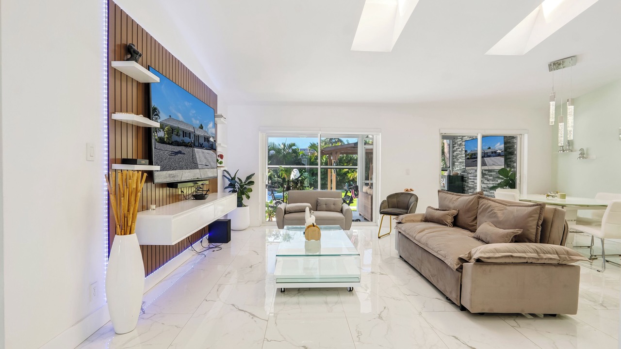 Photo of Livingroom in Survey Creek