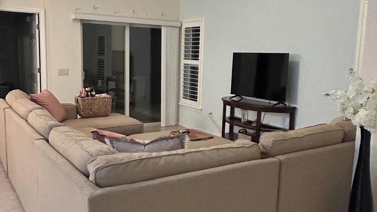 Photo of Livingroom in Candler