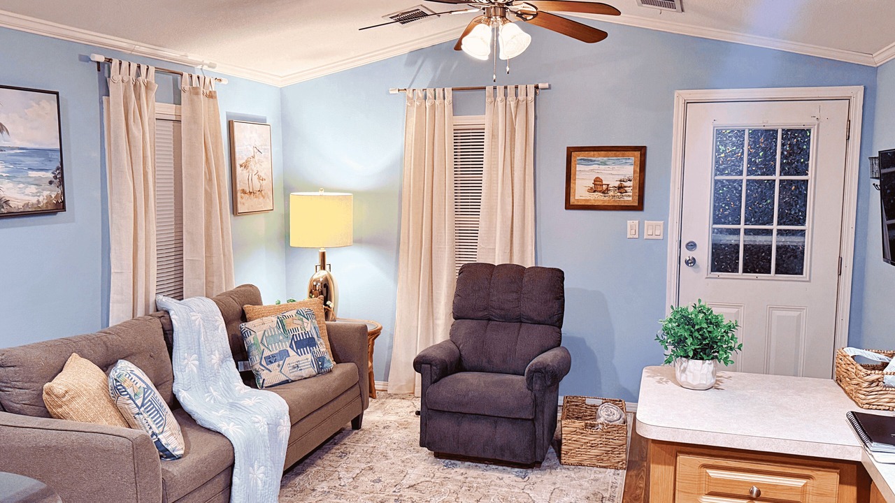 Photo of Livingroom in Seffner Community Alliance