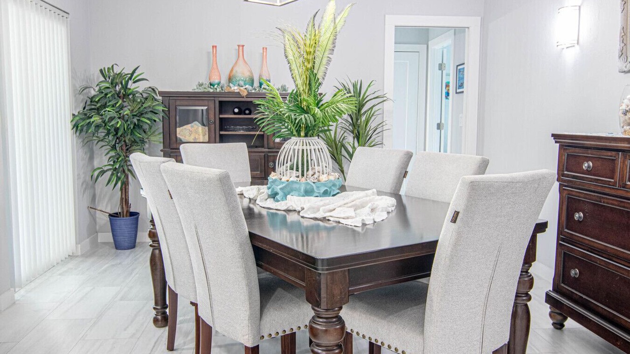 Photo of Livingroom in Lochmoor Waterway Estates