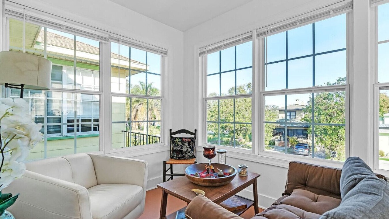 Photo of Livingroom in Crescent Lake