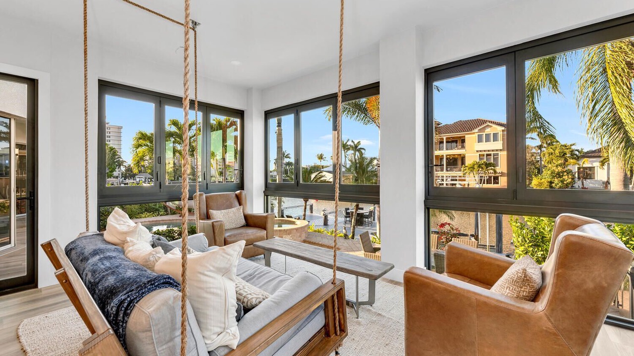 Photo of Livingroom in Vanderbilt Beach