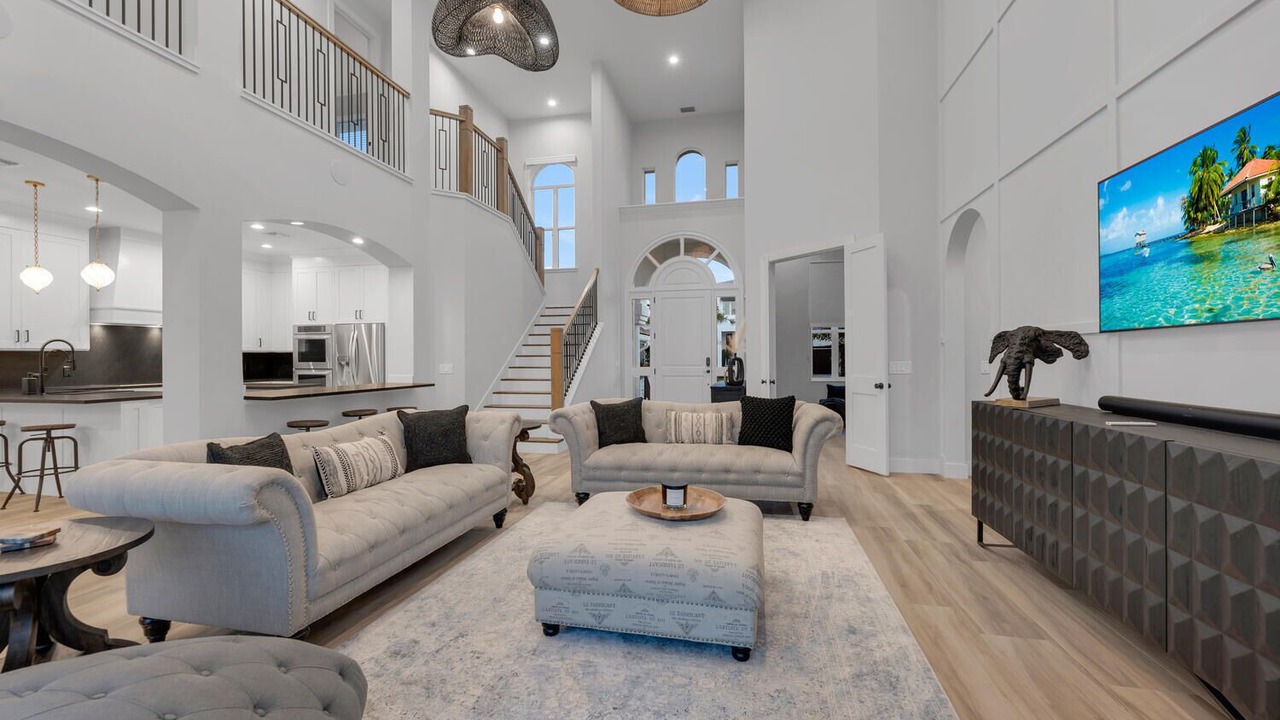 Photo of Livingroom in Vanderbilt Beach