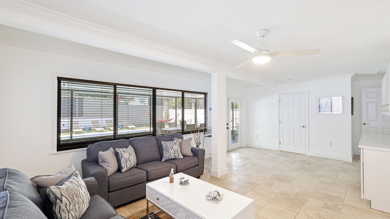Photo of Livingroom in Pelican Bay
