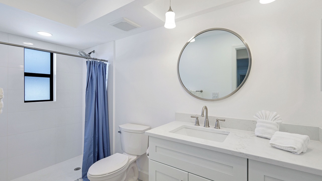 Photo of Bathroom in Pelican Bay