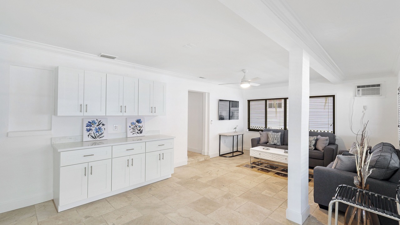 Photo of Livingroom in Pelican Bay