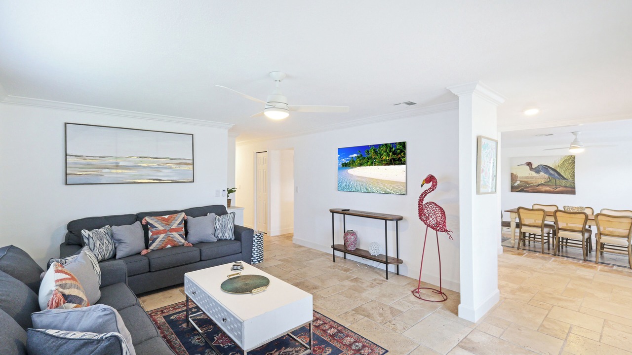Photo of Livingroom in Pelican Bay