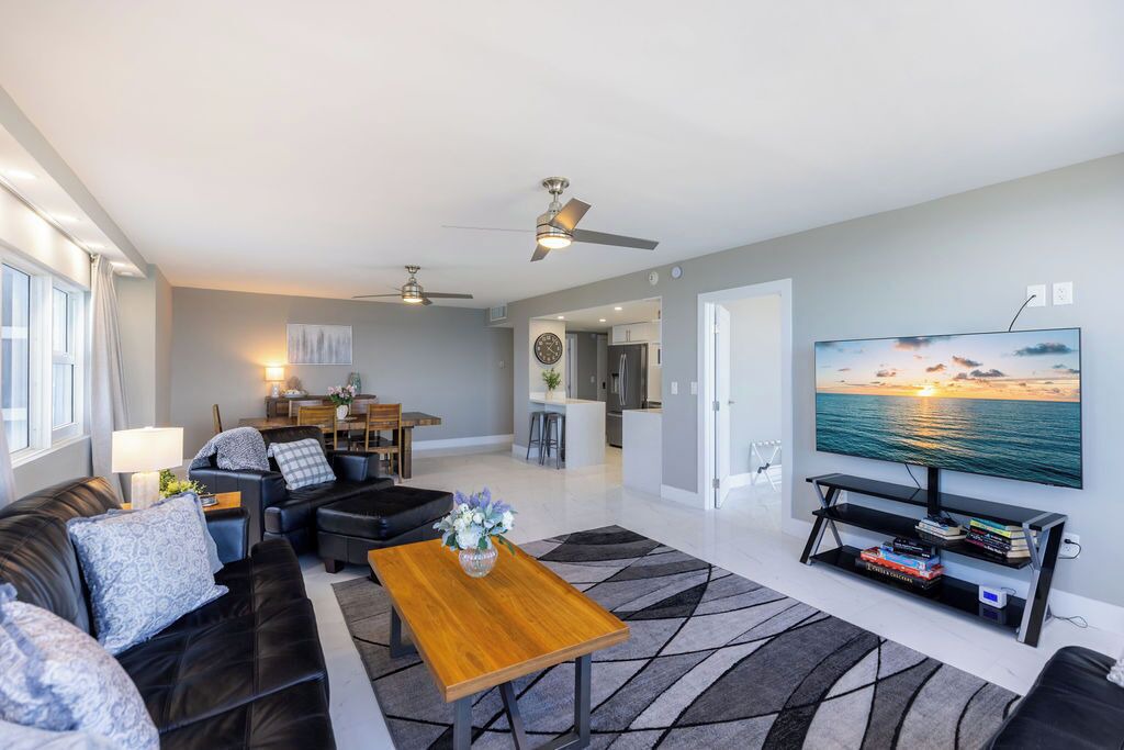 Photo of Livingroom in Galt Mile