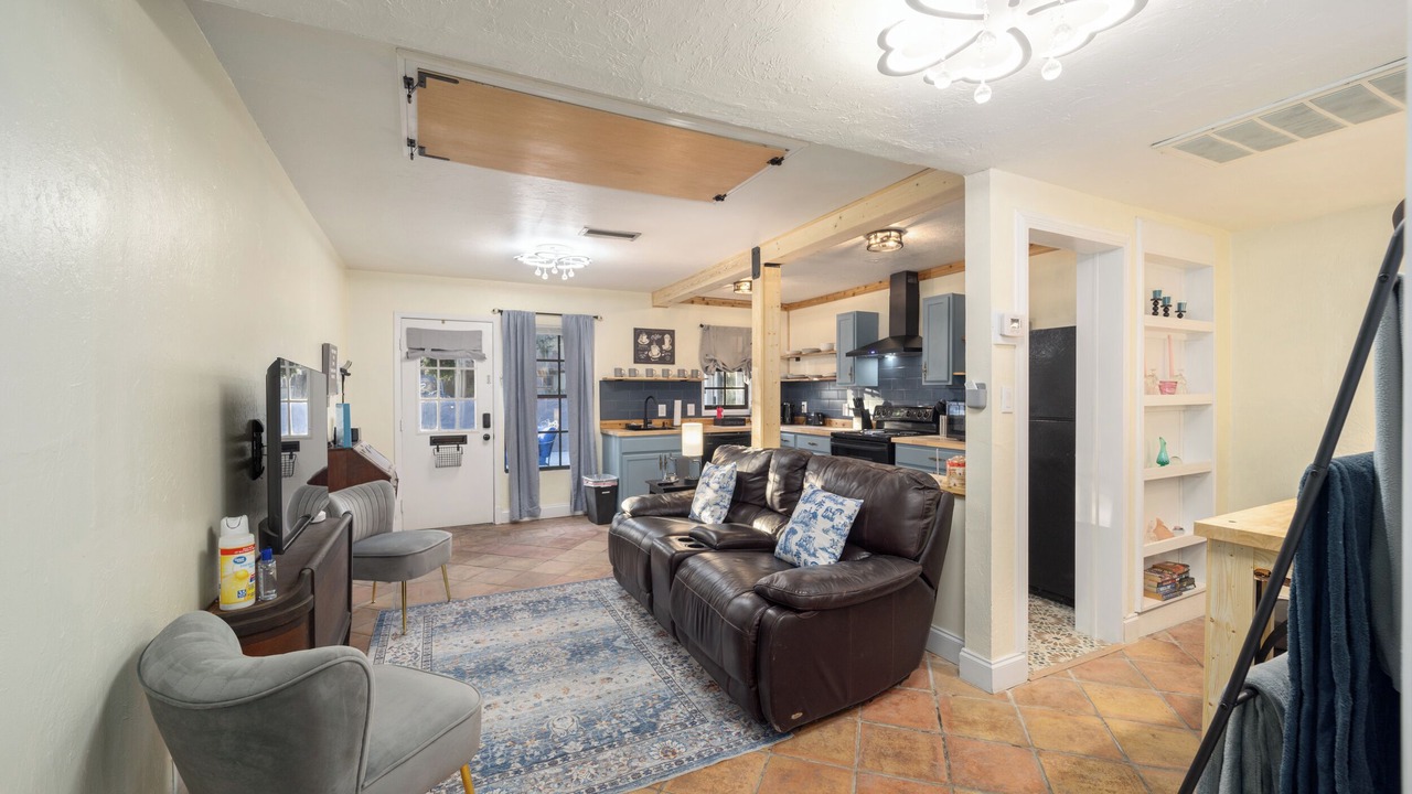 Photo of Livingroom in Historic District