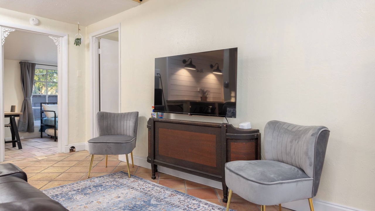 Photo of Livingroom in Historic District