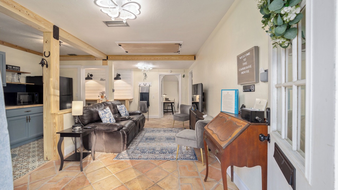 Photo of Livingroom in Historic District