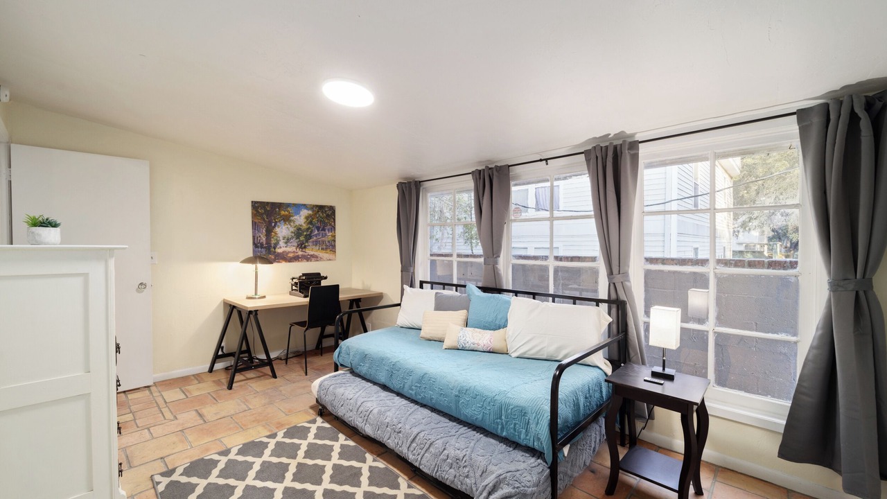 Photo of Livingroom in Historic District