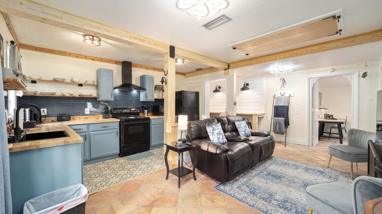 Photo of Livingroom in Historic District