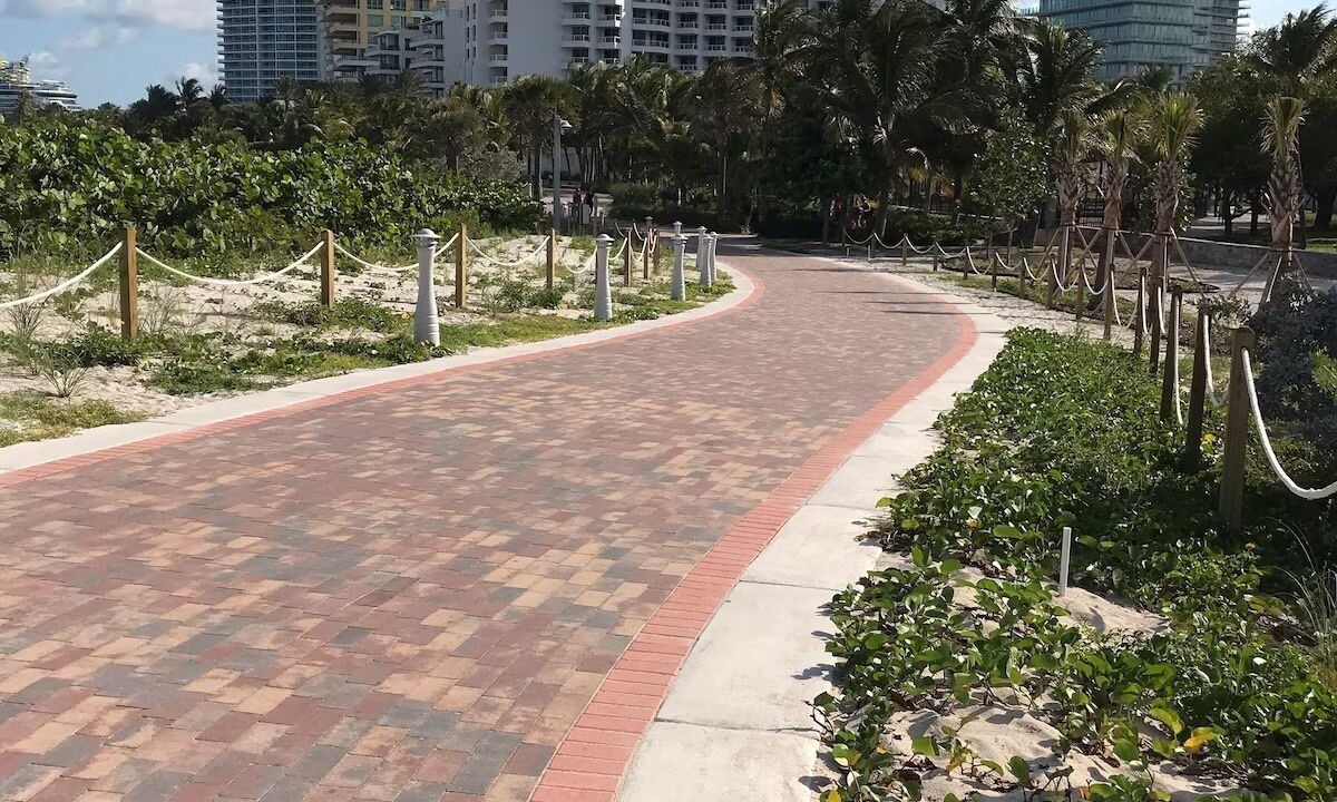Photo of Others in South of Fifth