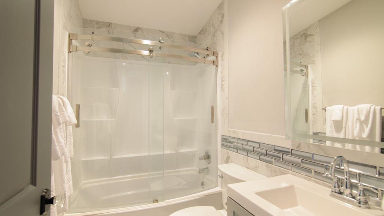 Photo of Bathroom in Eastpoint