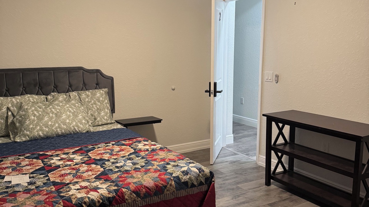 Photo of Bedroom in Jasmine Lakes