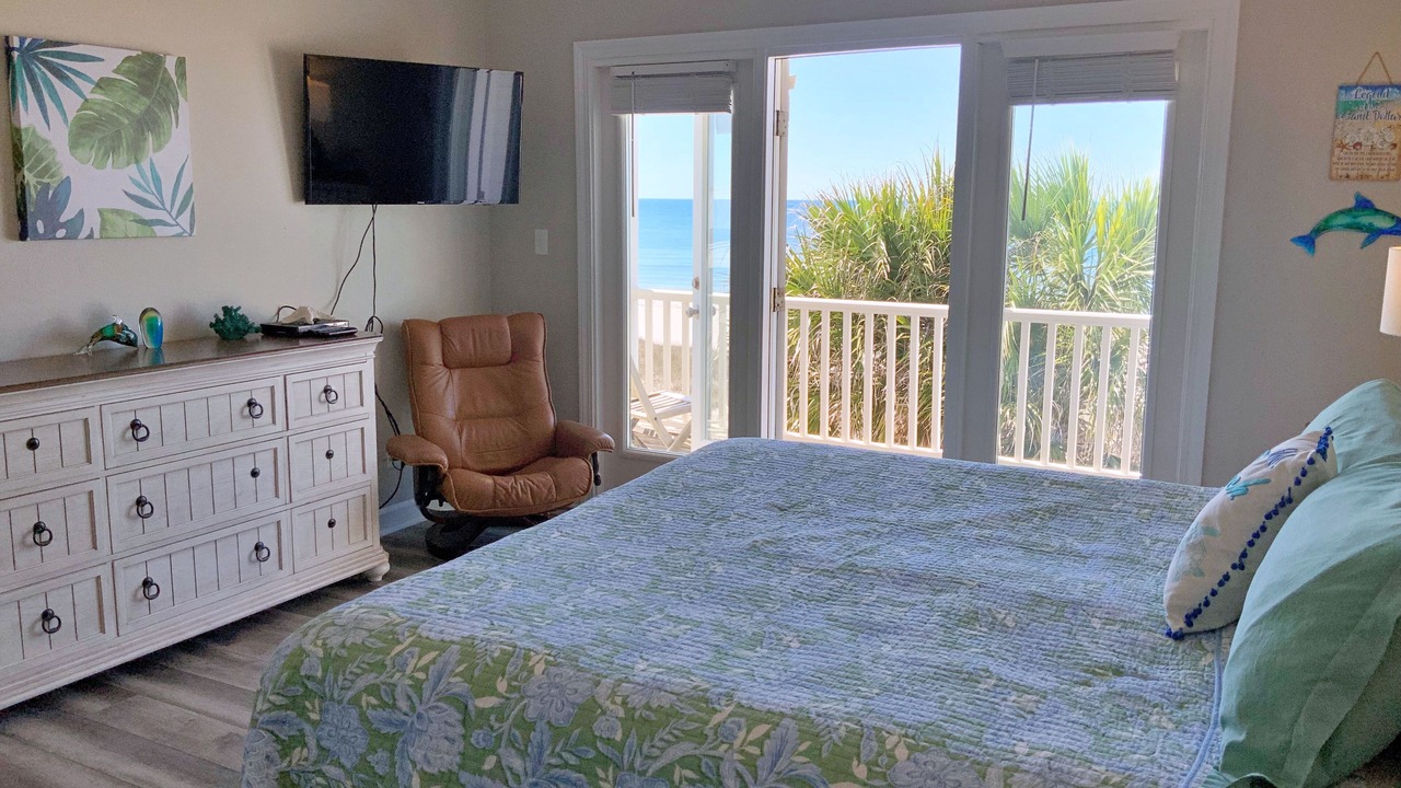 Photo of Bedroom in Alabama Gulf Coast