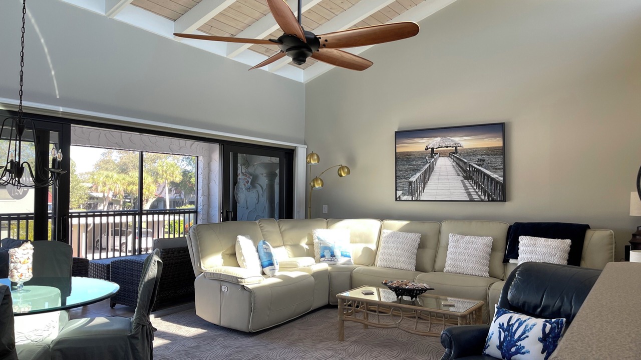 Photo of Livingroom in Golden Beach