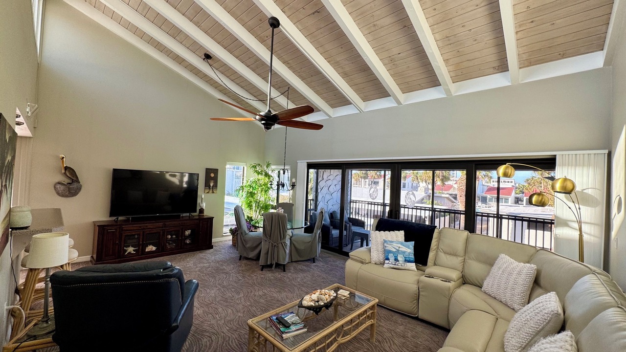 Photo of Livingroom in Golden Beach