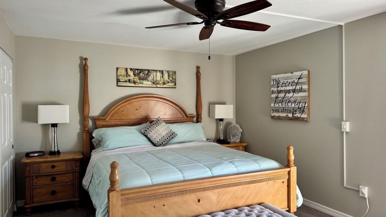 Photo of Bedroom in Golden Beach