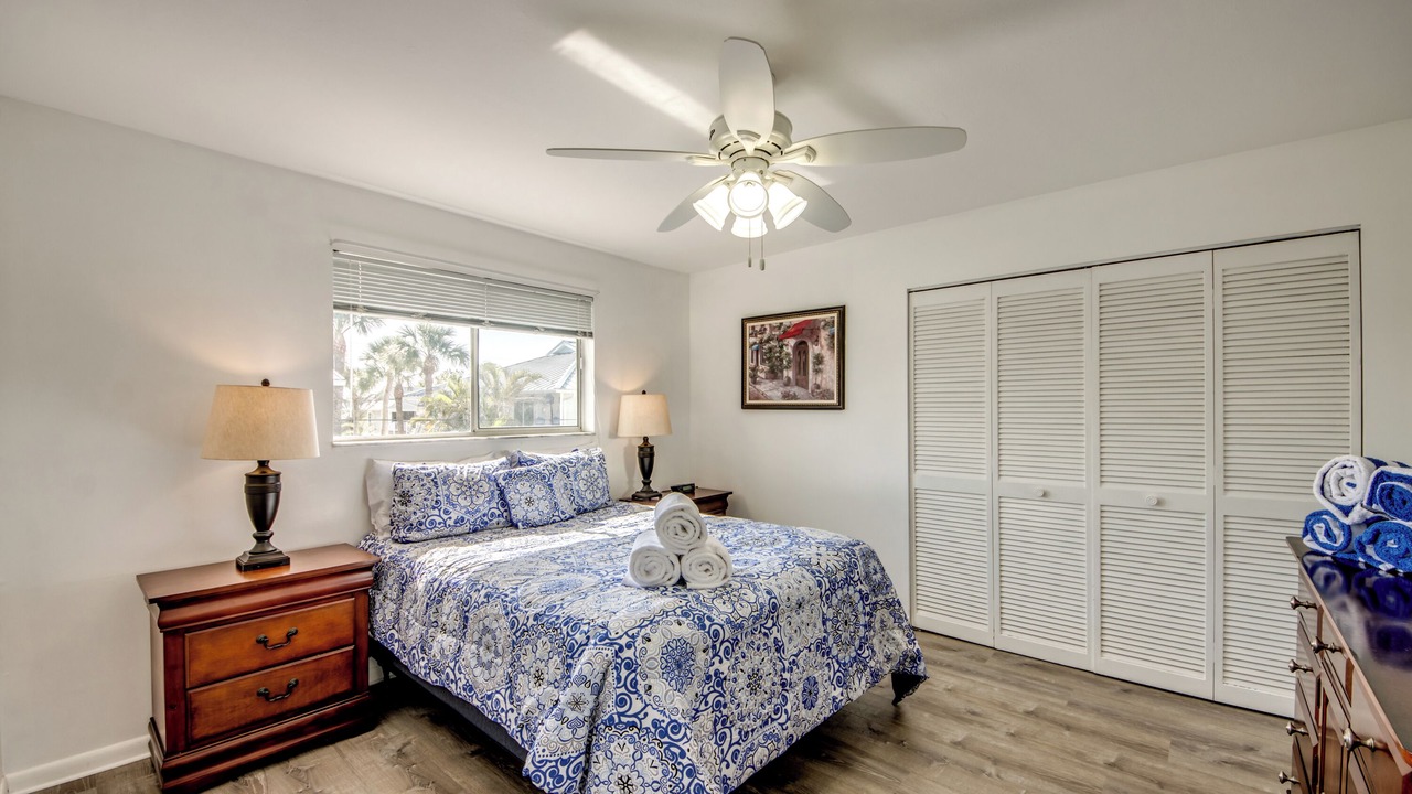 Photo of Bedroom in Mid Island