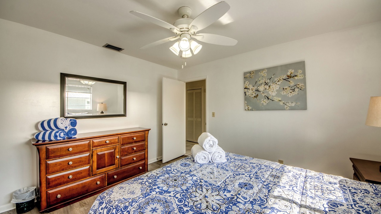 Photo of Bedroom in Mid Island