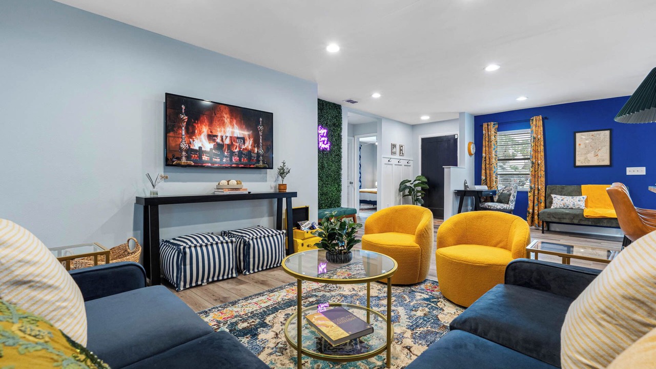 Photo of Livingroom in North Hyde Park