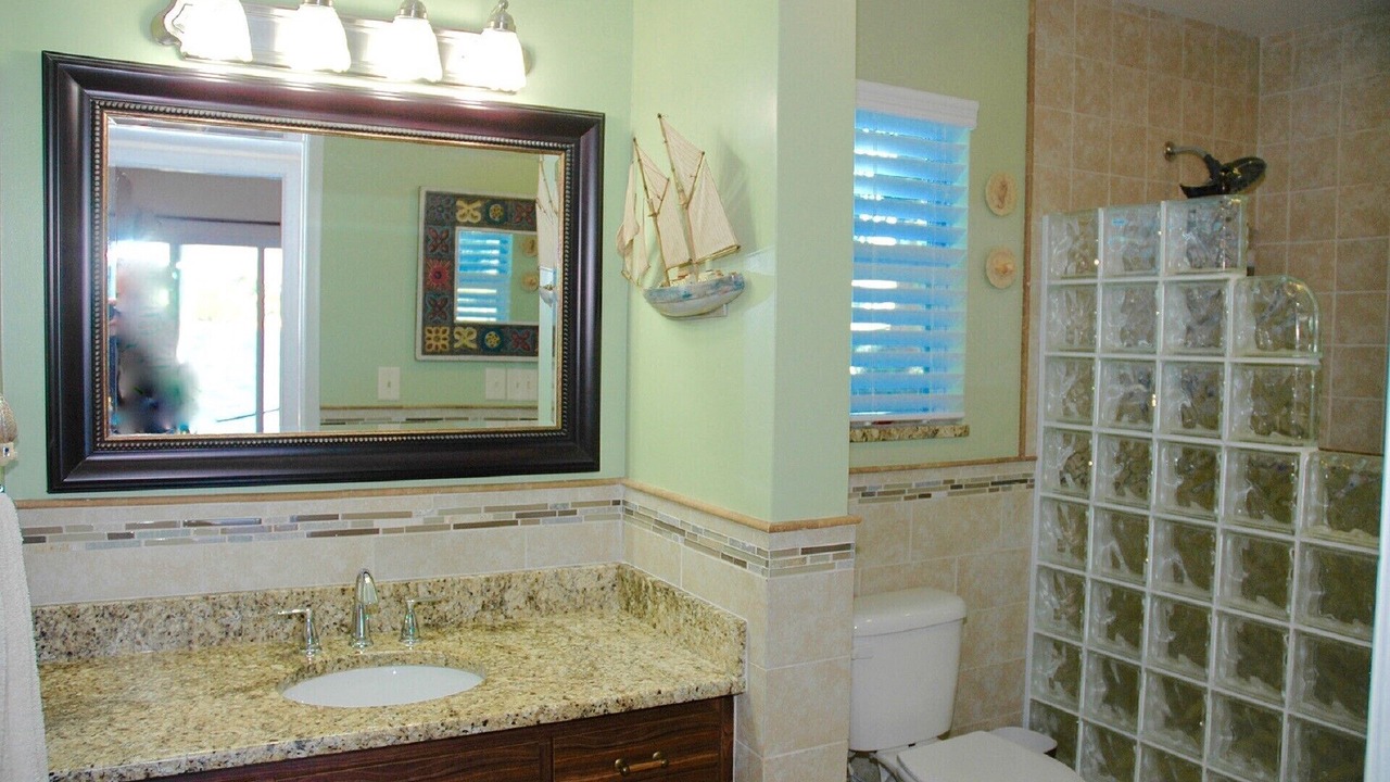 Photo of Bathroom in Oakview Heights