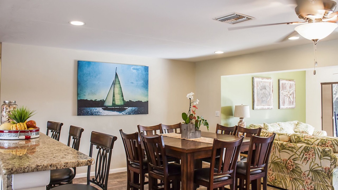 Photo of Livingroom in Yacht Club