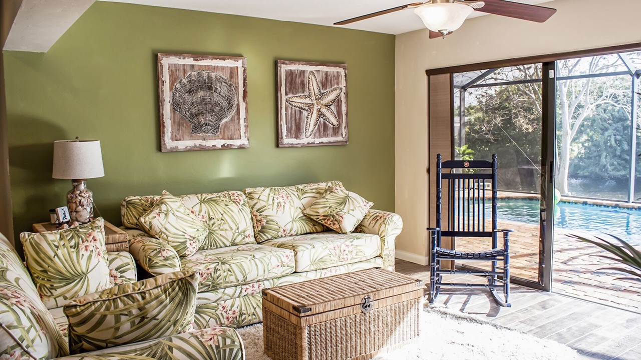 Photo of Livingroom in Yacht Club