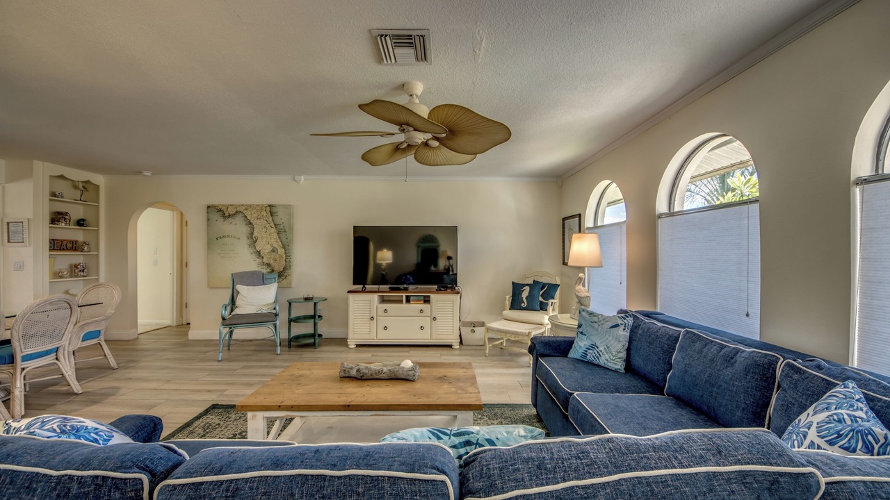Photo of Livingroom in Caloosahatchee