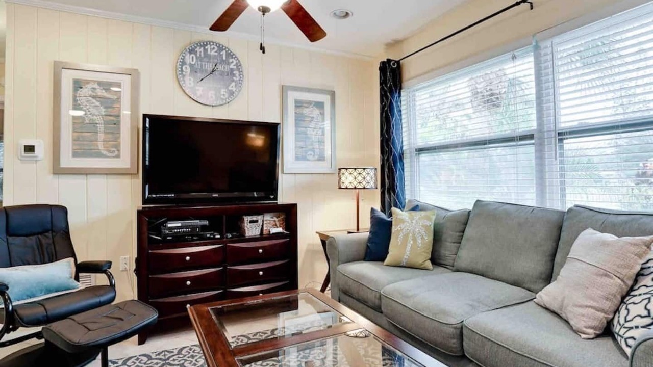 Photo of Bedroom in Golden Beach